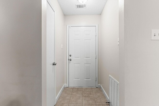 Building Photo - 10 Meadow Ridge Loop