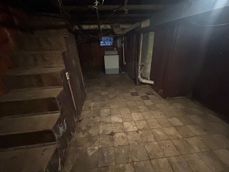 Building Photo - 4545 N Hicks St