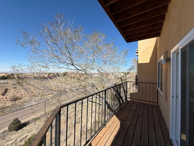 Building Photo - Cozy 2 Bedroom 2 Bathroom Home In 4 Hills!