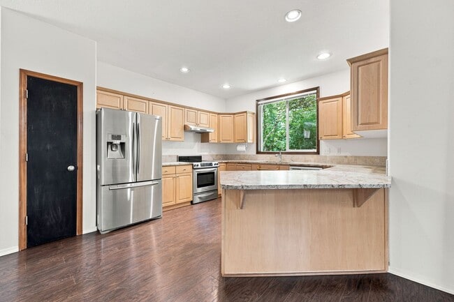 Building Photo - 931 56th St