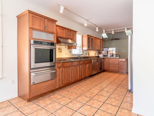 Building Photo - Single family - unfurnished - YEAR ROUND rental - Mill Pond Acres