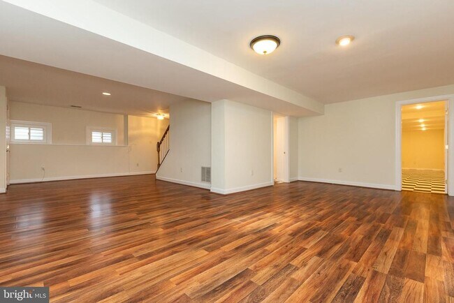 Building Photo - 14209 Floral Park Dr