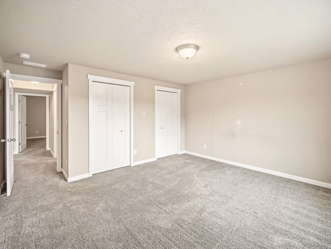 Building Photo - Spacious 5-Bedroom Home with Private Yard & Parking in Spokane