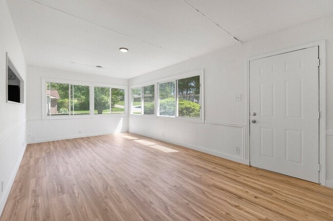 Building Photo - NEW LISTING! 3 BEDROOM HOUSE!