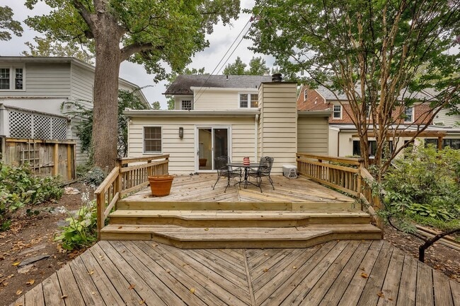 Building Photo - Classic Chevy Chase Charm in NW DC Availab...