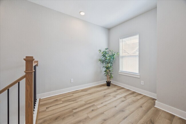 Building Photo - 10942 Brambling Wood Dr