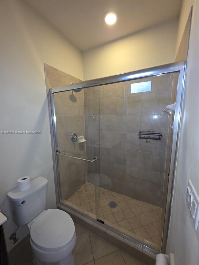 Building Photo - 528 SE 32nd Ave