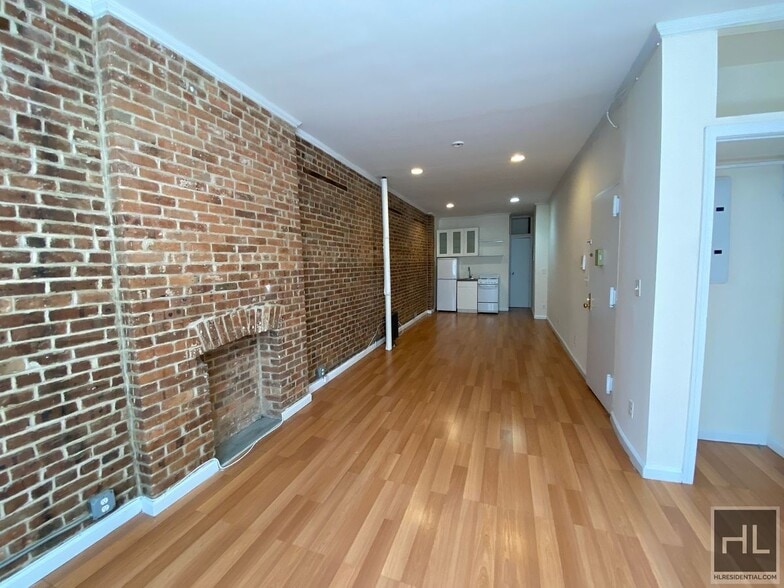 Building Photo - PINEAPPLE STREET