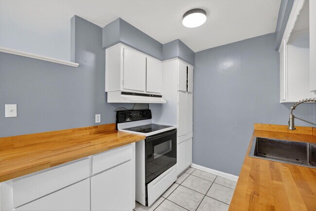 Building Photo - 501 Emil Ave