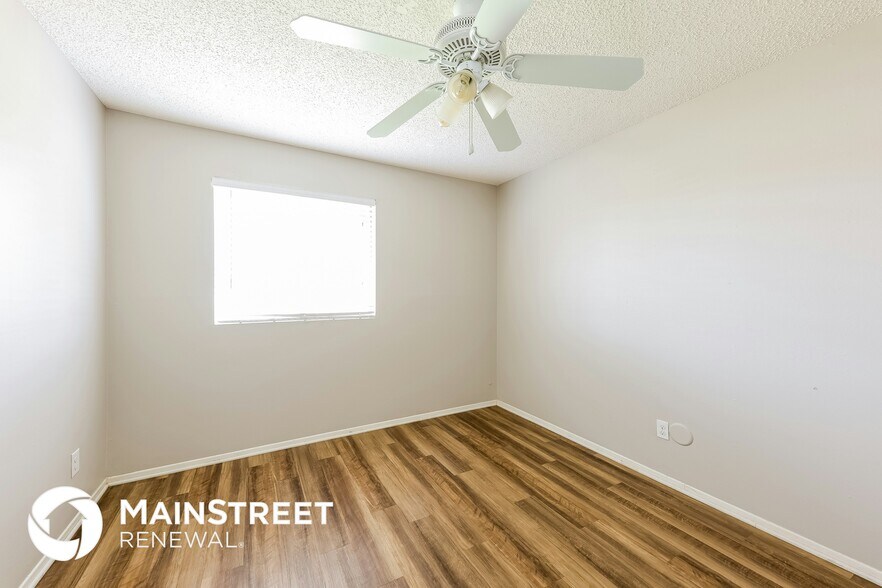 Building Photo - 3807 W Solar Dr