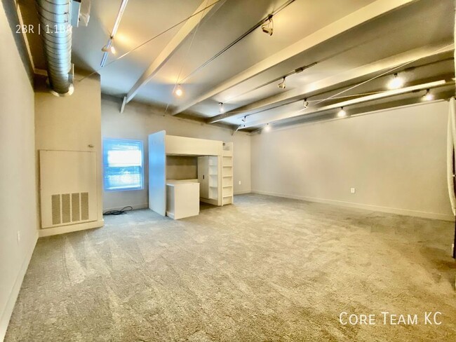 Building Photo - Stunning 2,000 sqft Loft For Rent in the C...