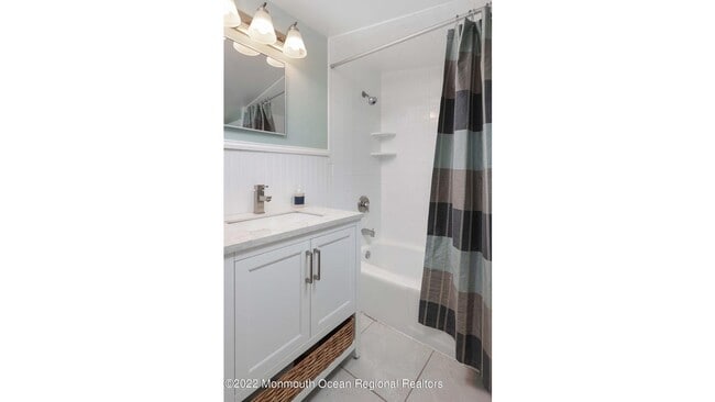 Building Photo - 1233 Oakwood Rd