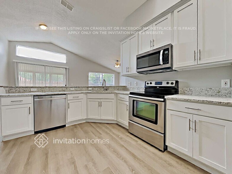 Building Photo - 13702 Hawkeye Dr