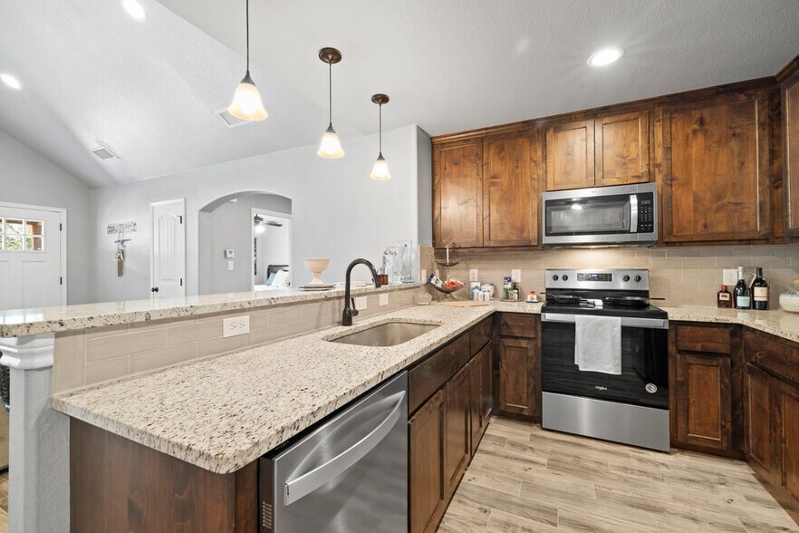 Building Photo - 1777 Point View