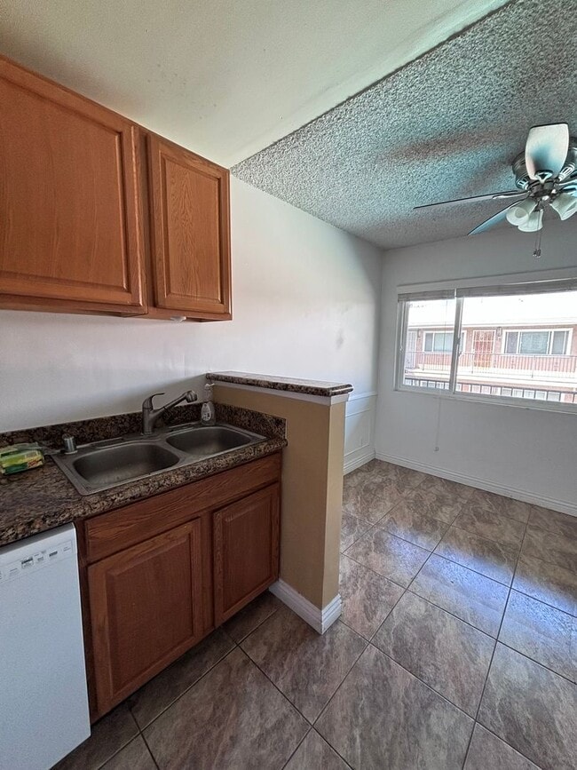 Building Photo - Spacious Beautiful North Park 1 Bed / 1 Bath with Pool