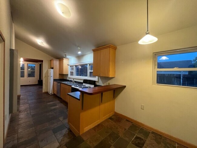 Building Photo - 3030 Park St