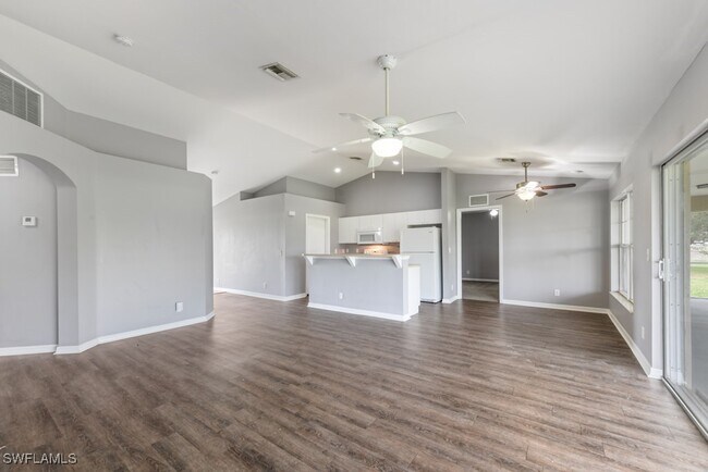 Building Photo - 2125 NE 8th Pl
