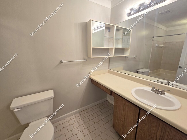 Building Photo - 1036 Thornwoode Ln