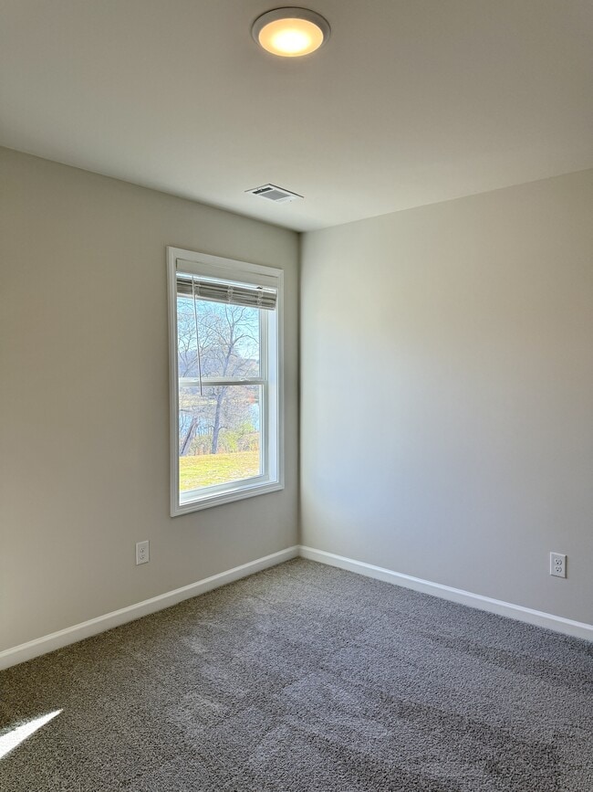 Building Photo - 401 Fox Crk Dr