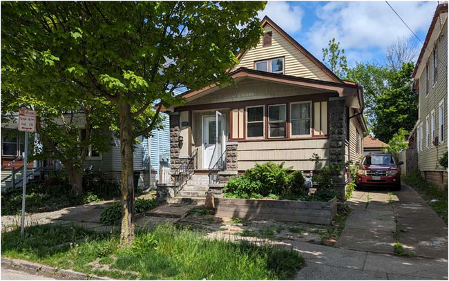 Primary Photo - 107 Hawley St