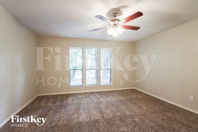 Building Photo - 4014 Cedar Forest Dr