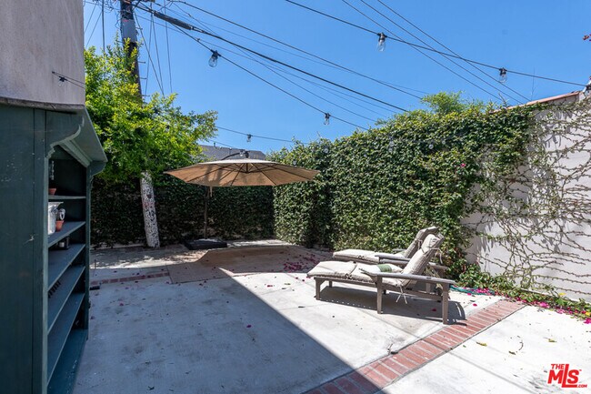 Building Photo - 1239 S Orange Dr