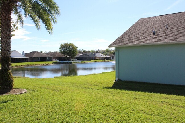 Building Photo - Lovely Rental in Coral Trace