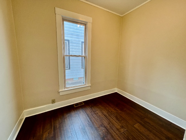 Building Photo - 1813 E Elm St