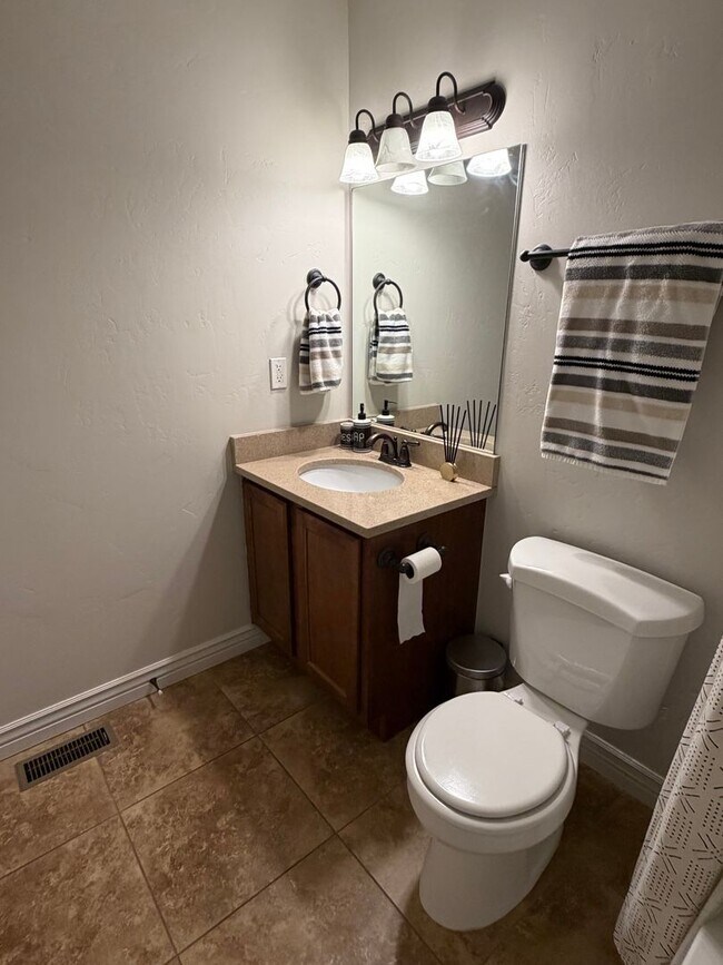 Building Photo - 4481 Iron Mountain Dr