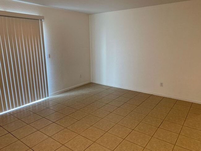 Building Photo - Beautiful 4 Bedroom 3 bath home in Merced!