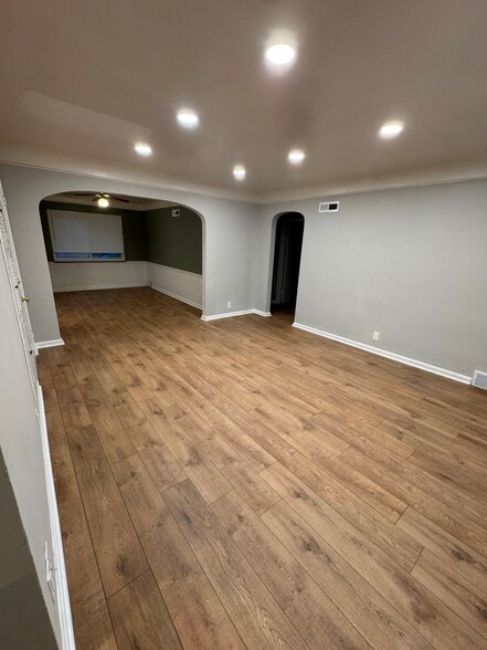 Living Room - 6803 Plainfield Rd