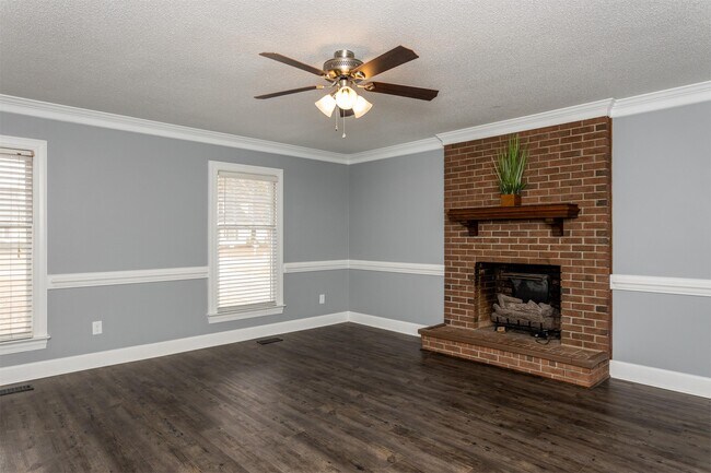 Building Photo - 1719 Centre St W