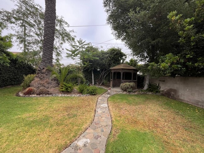Building Photo - 111 E Camino Colegio