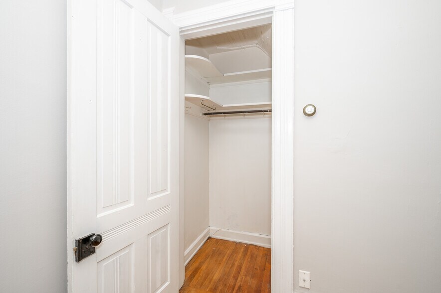 Building Photo - 120 Lyon St