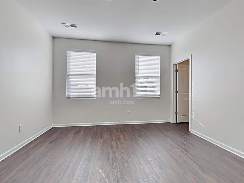 Building Photo - 121 Decatur Dr