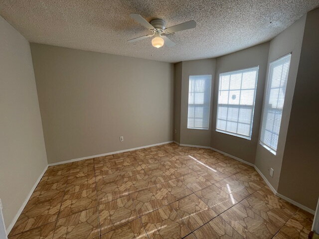 Building Photo - Updated 3BR/2BA Home with Fenced Backyard in Dunn Ave / Highlands Area