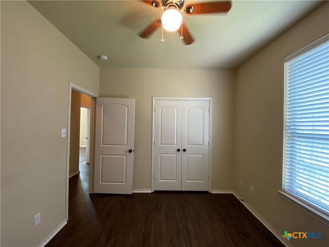 Building Photo - 506 Creekside Cir