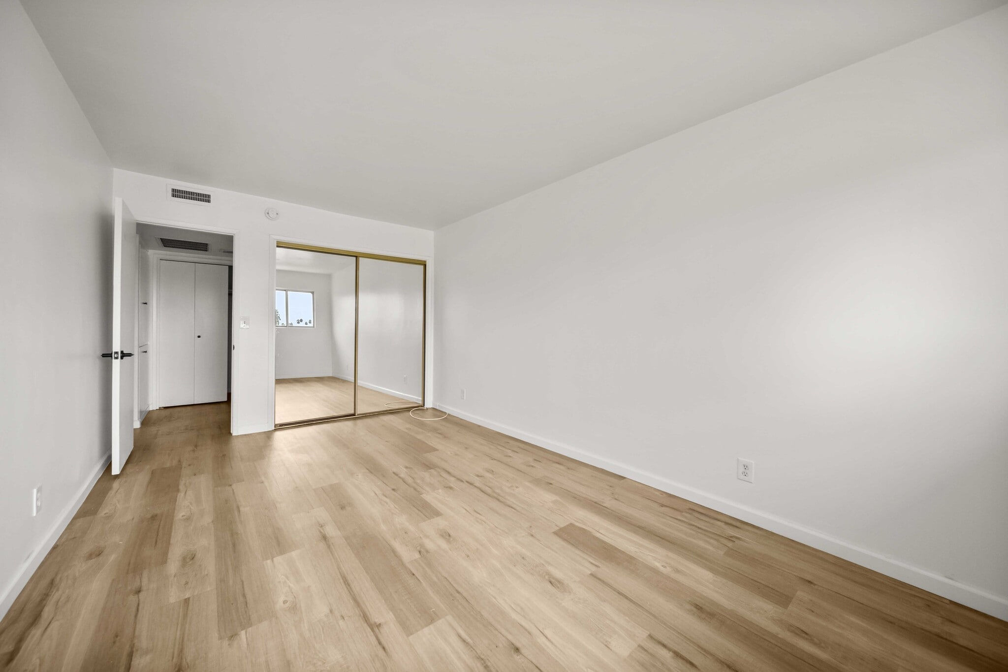 Building Photo - 600 West Stocker Street
