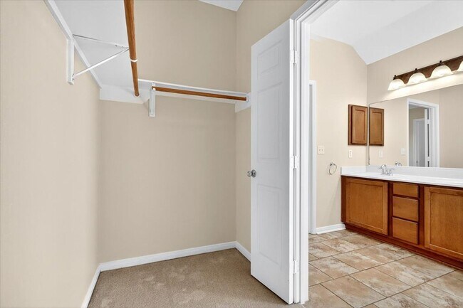 Building Photo - 6018 Tapestry Dr
