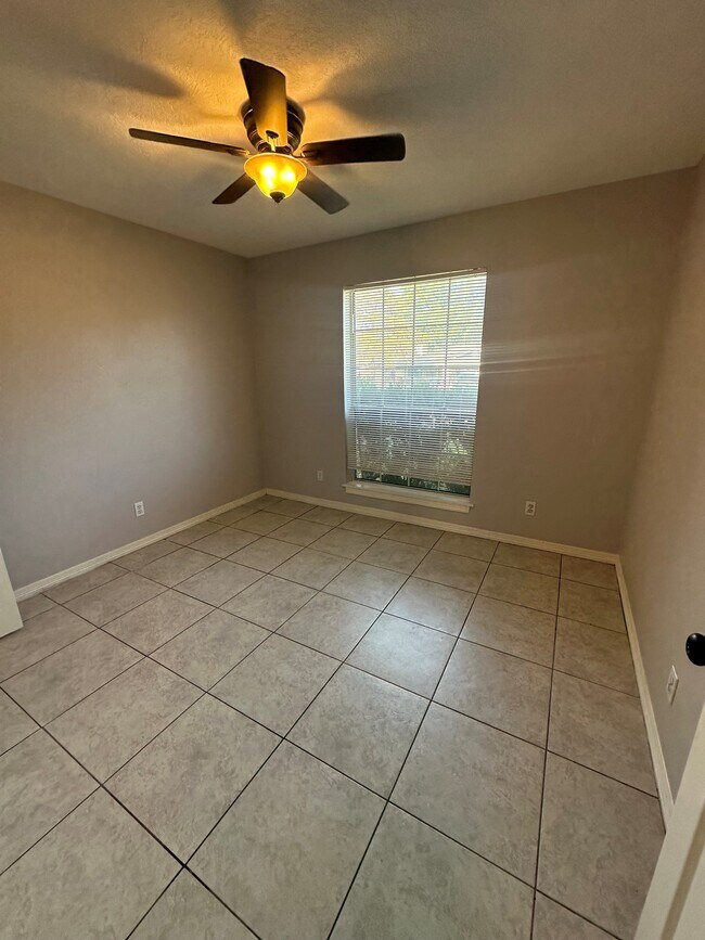 Building Photo - 2612 Cheyenne Dr