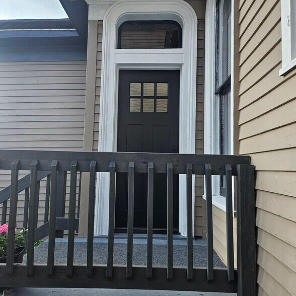 Building Photo - 811 Tyler St