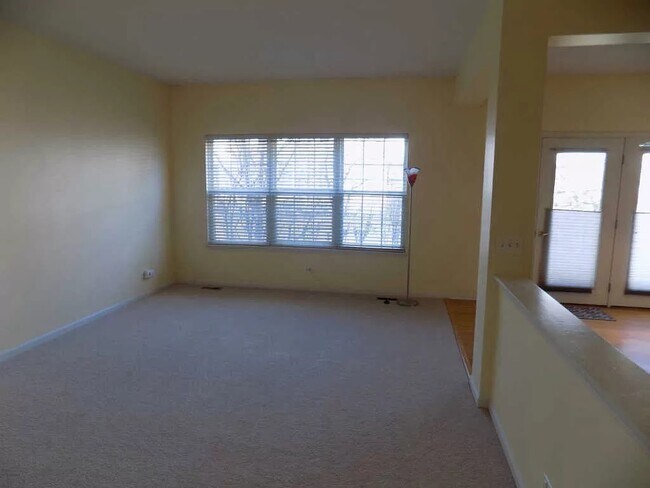Building Photo - 274 Bay Dr