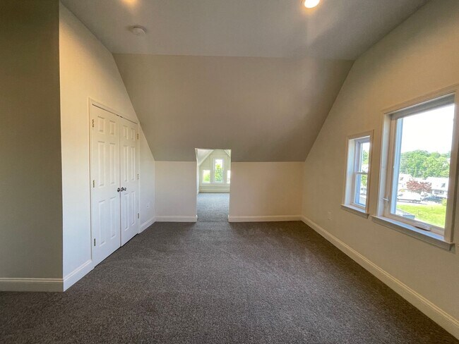 Building Photo - 6905 Belair Rd