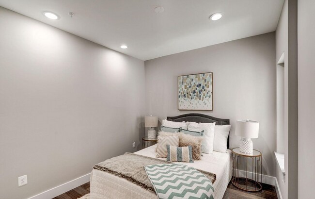 Building Photo - Large 3 Bed/ 2 Bath Condo in Petworth w/ S...