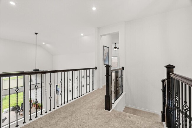 Building Photo - 372 Hollister Dr