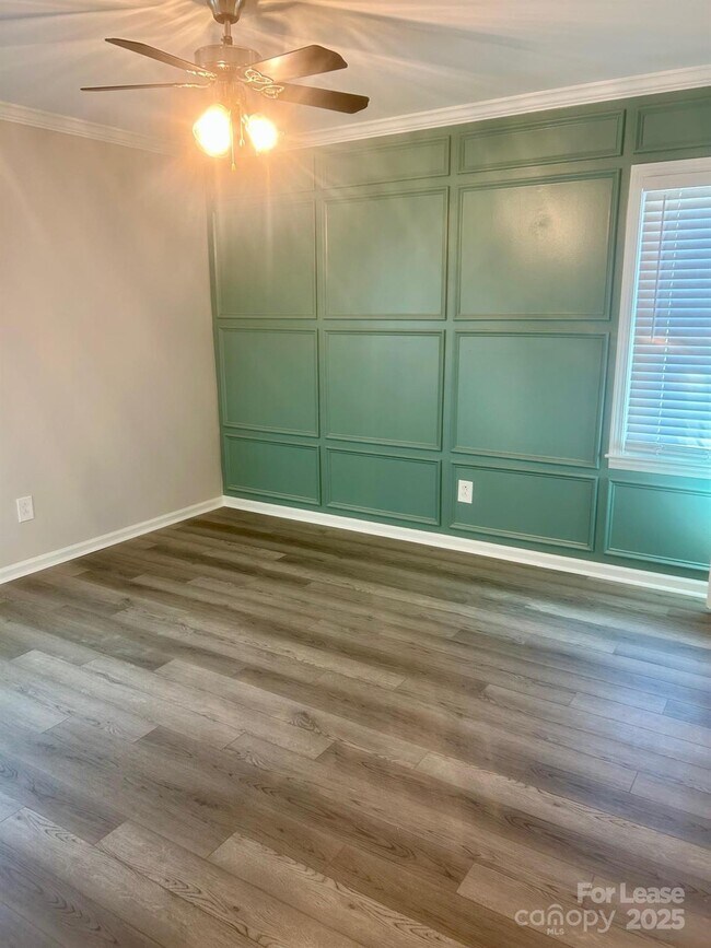 Building Photo - 725 Brookside Dr