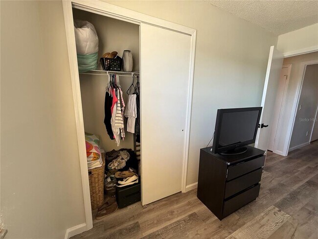 Building Photo - 227 Burning Tree Dr