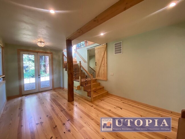 Building Photo - Gorgeous 4-bedroom, 2-bathroom Forest Lake Home with Deck, Office & Scenic Redwood Views
