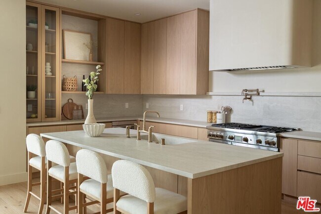 Building Photo - 11748 La Maida St