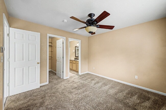 Building Photo - "Charming 3-Bedroom Duplex in Englewood with 2 Full Baths - Your Ideal Home Awaits!"